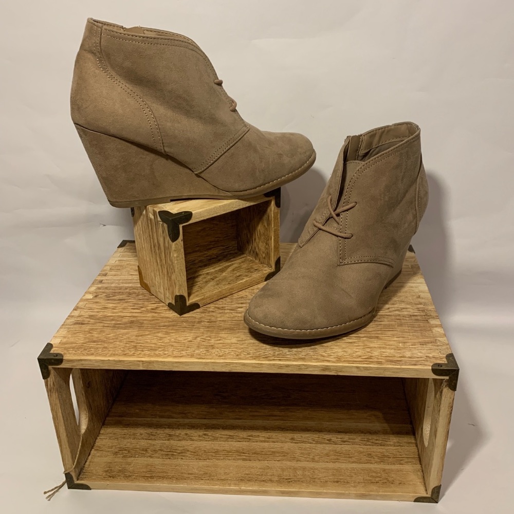Universal Thread Bessie Taupe Bootie